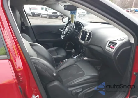 2018 Jeep Compass Latitude 4X4 z USA, uszkodzony, nr VIN 3C4NJDBB7JT176346